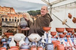 Römisches Leben: Stand mit Töpferwaren