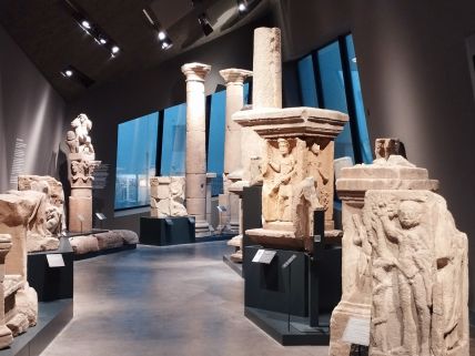 Im Blick: Alzeys Römersteine - Führung durch die Alzeyer Steinhalle