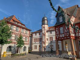 Fischmarkt mit altem Rathaus