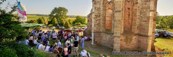 Weinevent vor der Bellerkirche - Foto von Dieth&Schröder Rheinhessenwein