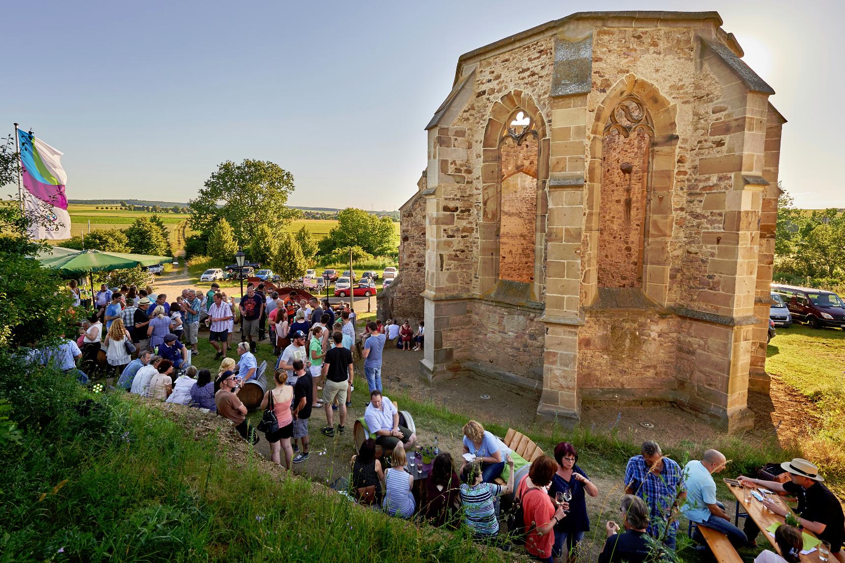 Weinevent vor der Bellerkirche - Foto von Dieth&Schröder Rheinhessenwein