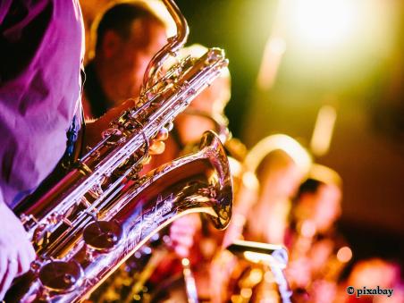 Nahaufnahme Saxophon im Orchester - Foto von pixabay