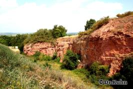 Hang aus rotem Sandstein im Flonheimer Steinbruch - Foto von ©Dr.Kuhn